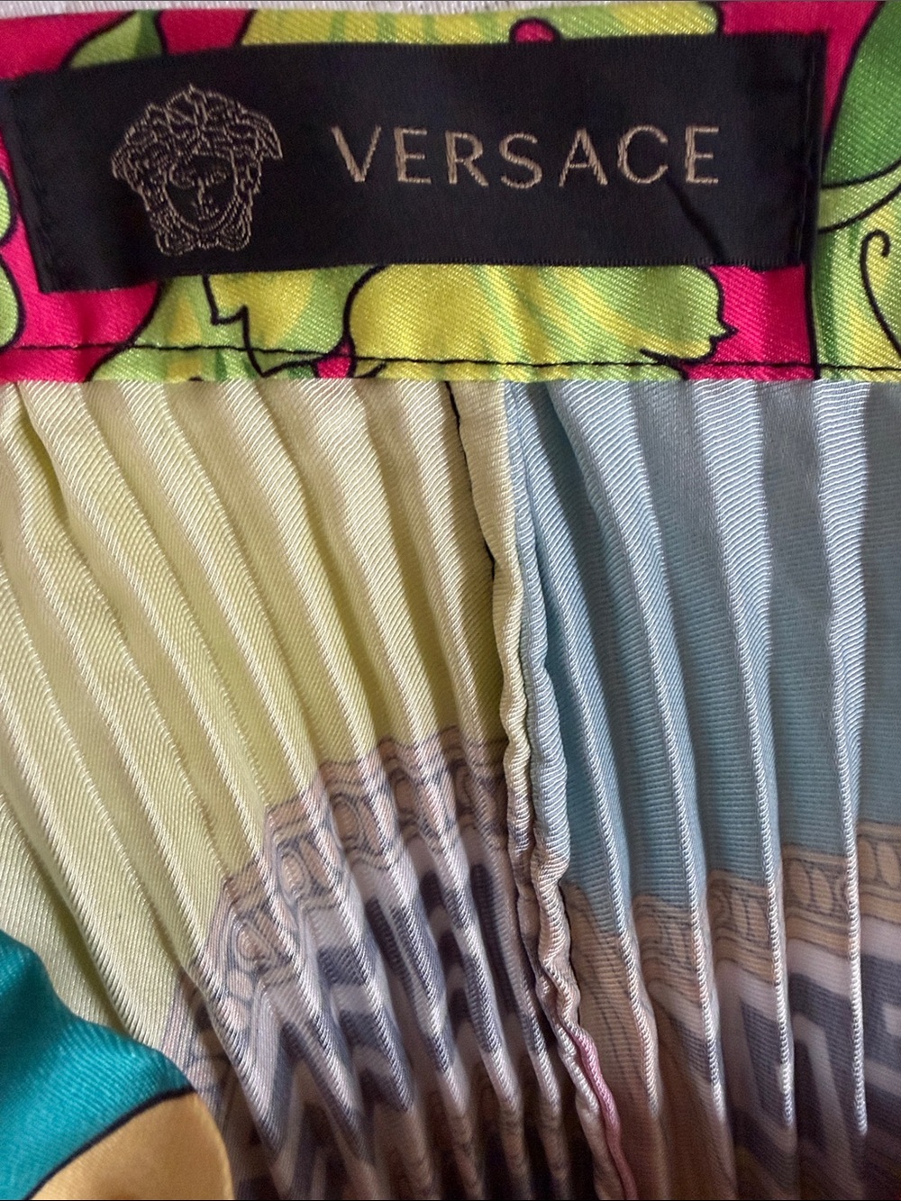 Versace, Montage-print knife-pleated skirt - Picture 8 of 10